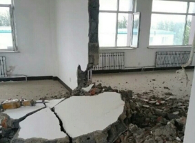 拆除砸墙